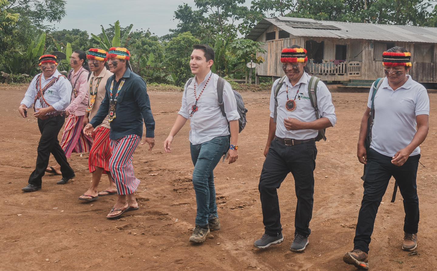 Encuentro comunitario en Kapawi